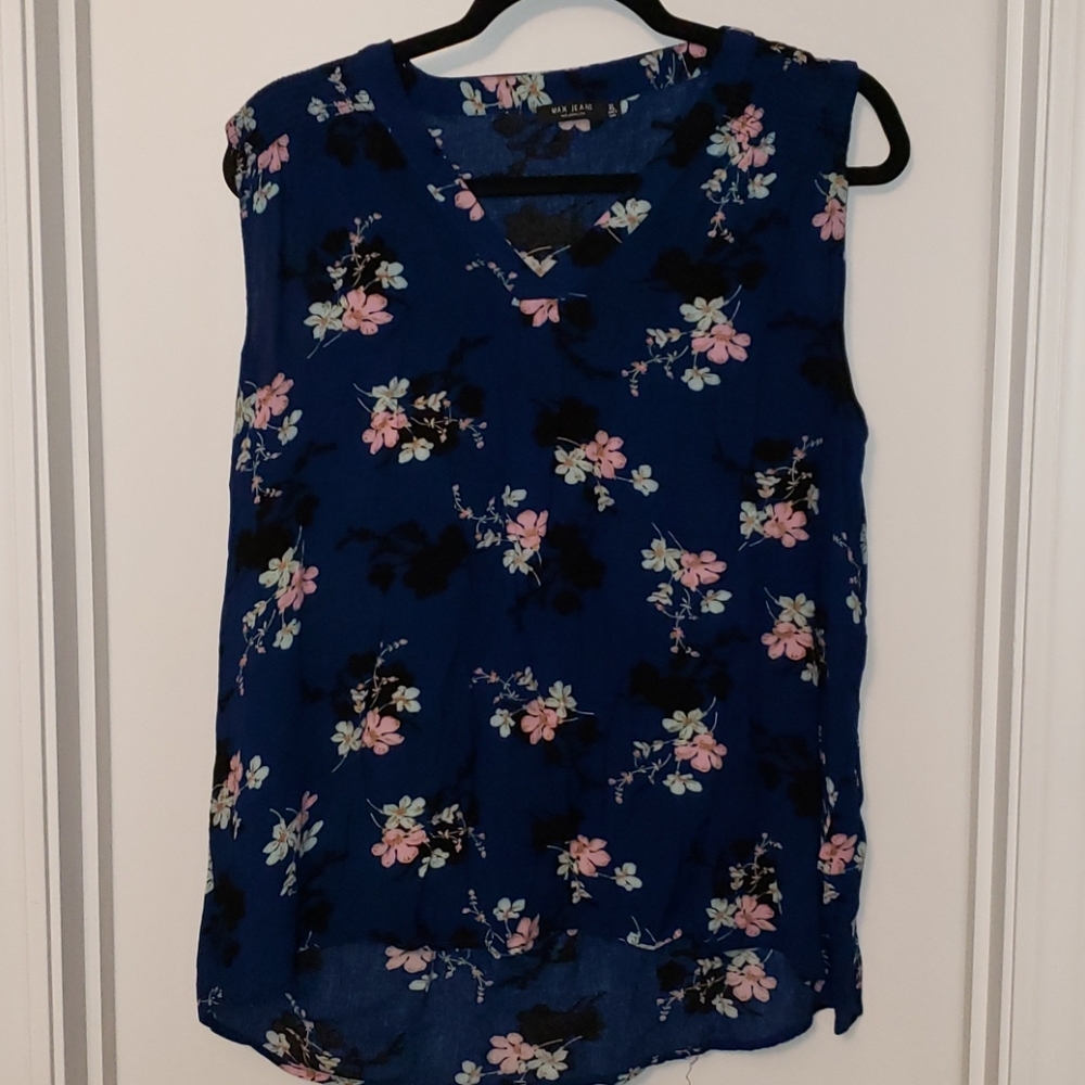 Sleeveless blouse